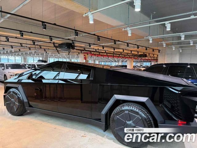 Tesla 사이버트럭, 2025 10