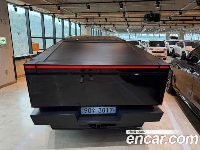 Tesla 사이버트럭, 2025 11