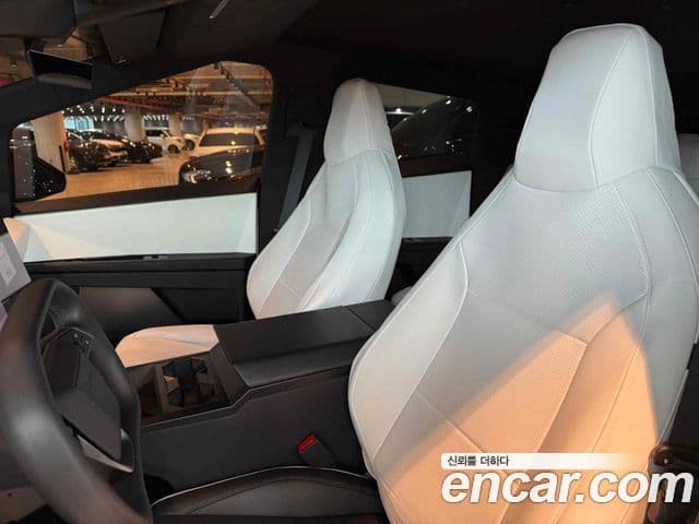 Tesla 사이버트럭, 2025 9