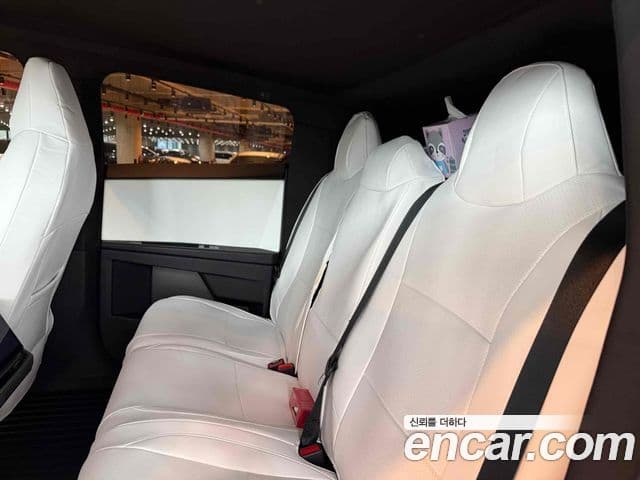 Tesla 사이버트럭, 2025 12