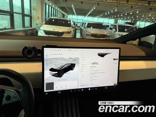 Tesla 사이버트럭, 2025 8