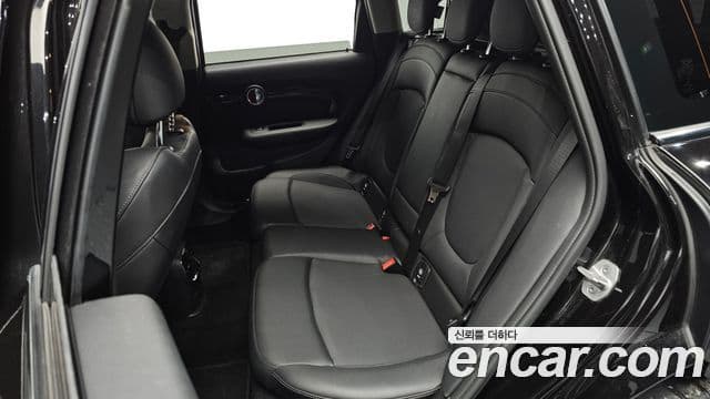 Mini Cooper 클럽맨 2세대, 2021 12