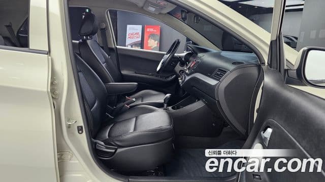 Kia All New Morning Deluxe Trendy, 2015 12