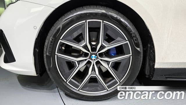 BMW 5시리즈 (G60) 520i M Sport, 2025 все фото