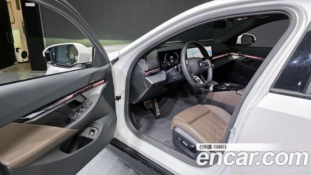 BMW 5시리즈 (G60) 520i M Sport, 2025 10