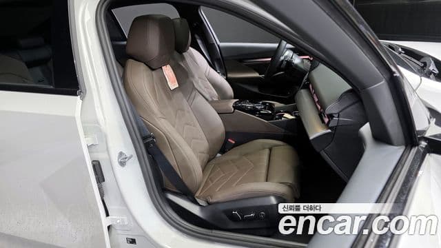 BMW 5시리즈 (G60) 520i M Sport, 2025 12