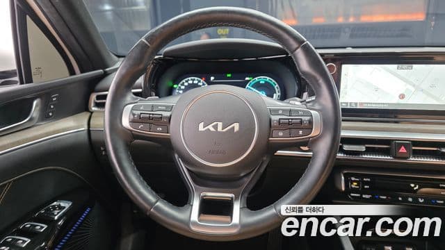 Kia K5 гибрид 3세대 Signature, 2023 13