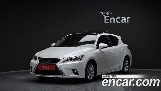 Lexus CT200h ZWA10, 2015 1