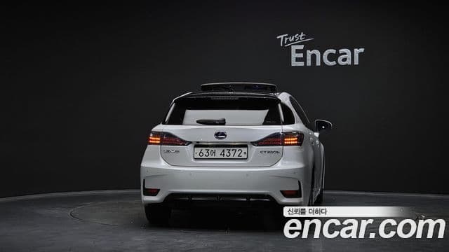 Lexus CT200h ZWA10, 2015 4