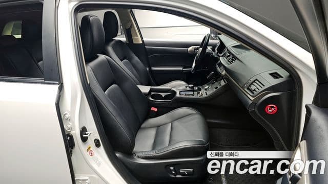 Lexus CT200h ZWA10, 2015 10