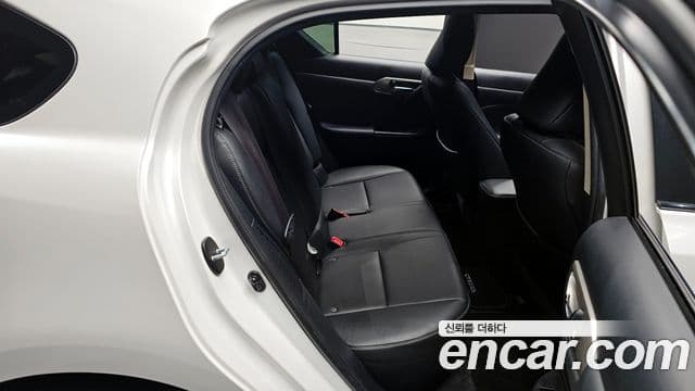 Lexus CT200h ZWA10, 2015 11