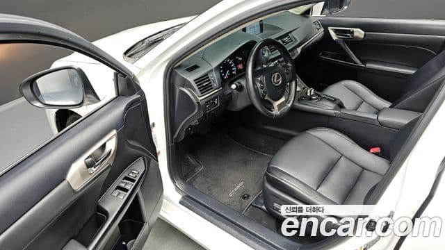 Lexus CT200h ZWA10, 2015 12