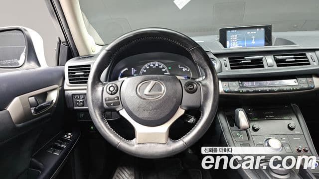 Lexus CT200h ZWA10, 2015 13