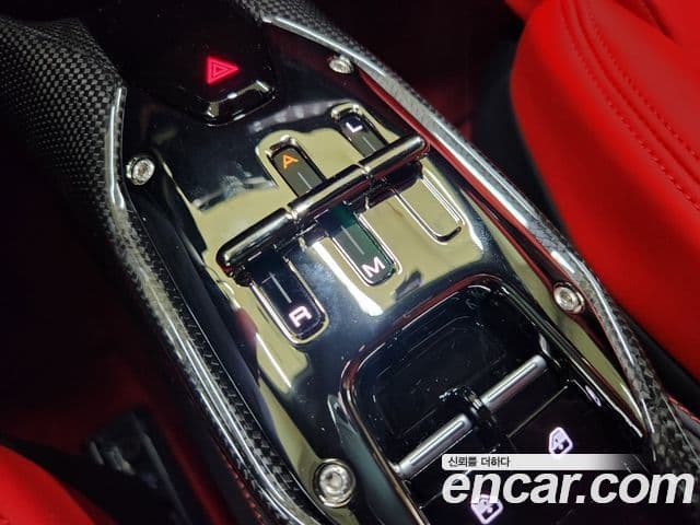 Ferrari SF90 스트라달레, 2021 15