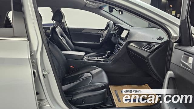 Hyundai LF Sonata Premium, 2017 10