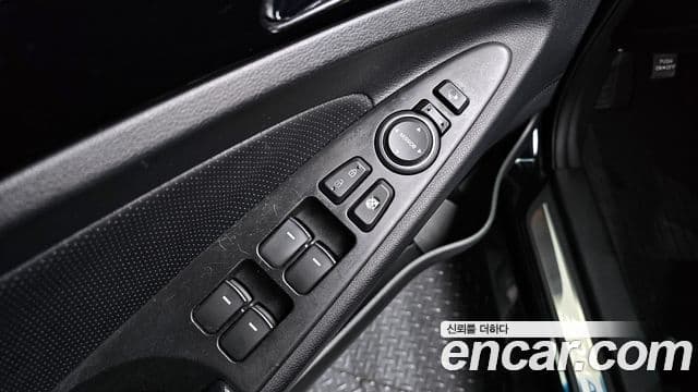 Hyundai YF Sonata люксовая версия, 2010 12