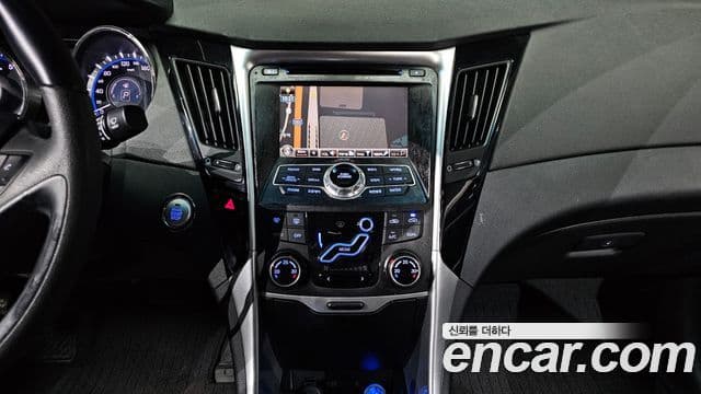 Hyundai YF Sonata люксовая версия, 2010 17