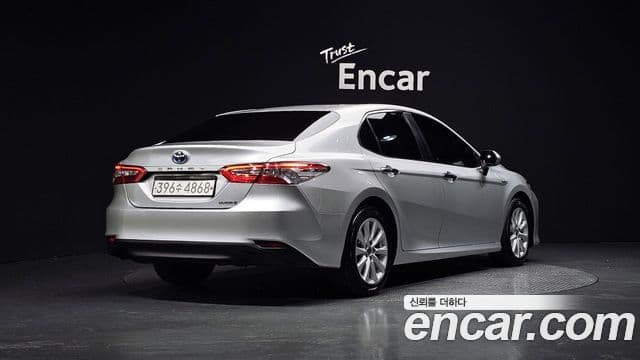 Toyota 캠리 (XV70) 2.5 LE гибрид, 2021 2