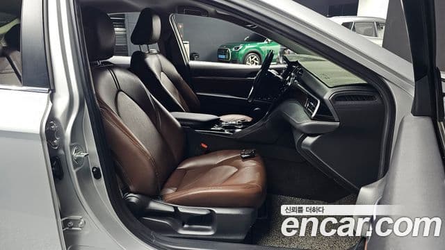 Toyota 캠리 (XV70) 2.5 LE гибрид, 2021 10