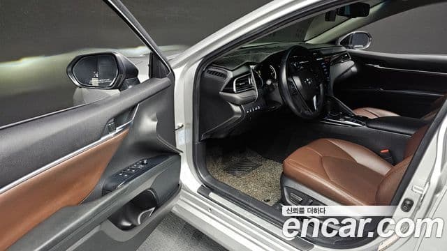 Toyota 캠리 (XV70) 2.5 LE гибрид, 2021 11