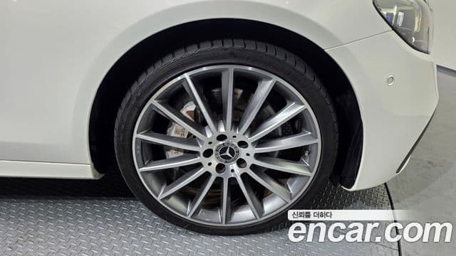 Mercedes-Benz E-класс W213 AMG Line, 2021 все фото