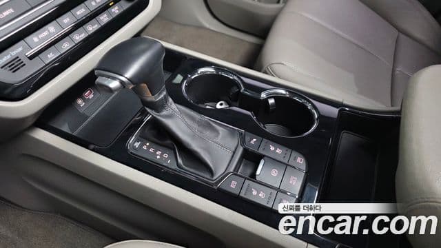 Kia The / новый New Carnival VIP, 2019 9