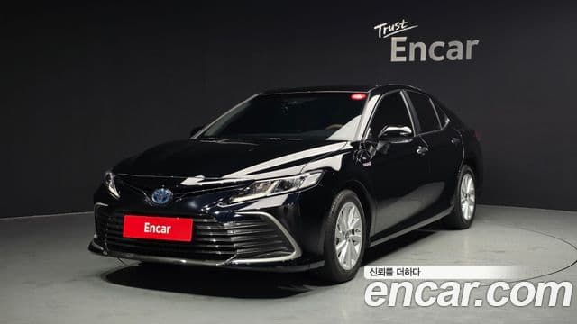 Toyota 캠리 (XV70) 2.5 LE гибрид