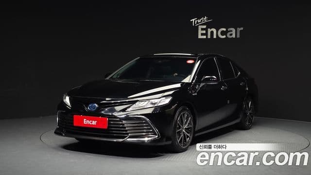 Toyota 캠리 (XV70) 2.5 XLE гибрид