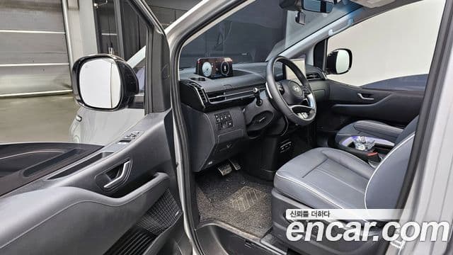 Hyundai Staria Inspiration, 2025 11