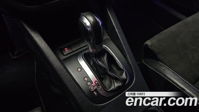 Volkswagen 시로코 2.0 TSI R, 2013 9