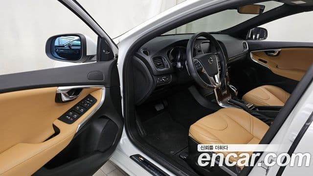 Volvo V40 2세대, 2018 10