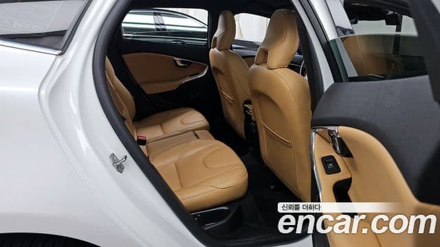 Volvo V40 2세대, 2018 12