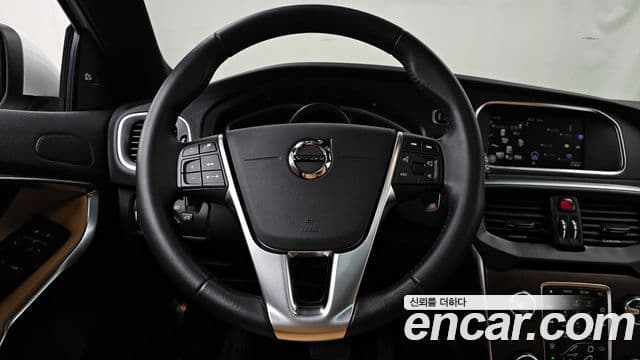 Volvo V40 2세대, 2018 13