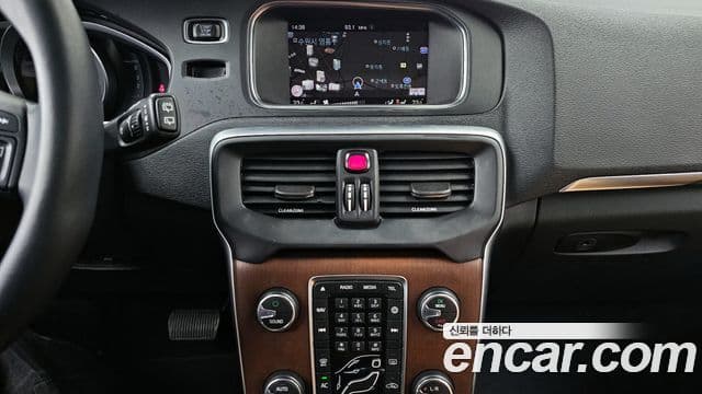 Volvo V40 2세대, 2018 14