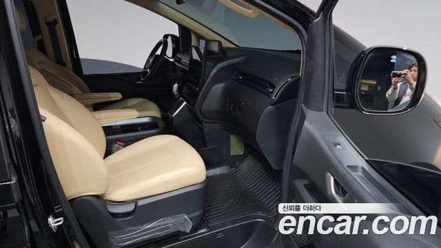 Hyundai Staria Modern, 2023 4