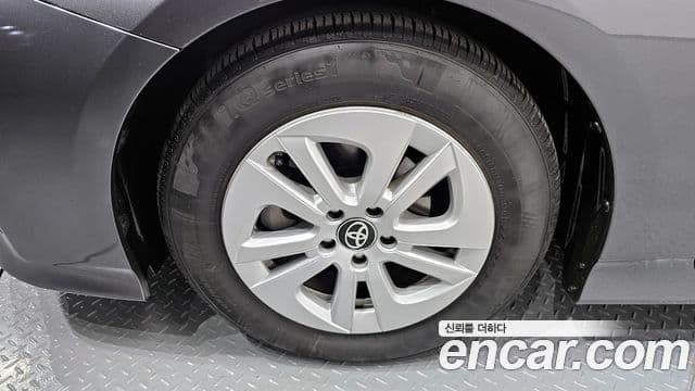 Toyota 프리우스 4세대 1.8 E, 2018 все фото