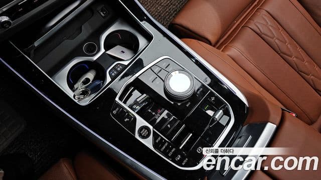 BMW X7 (G07) xDrive 40i M Sport 6인승, 2024 9