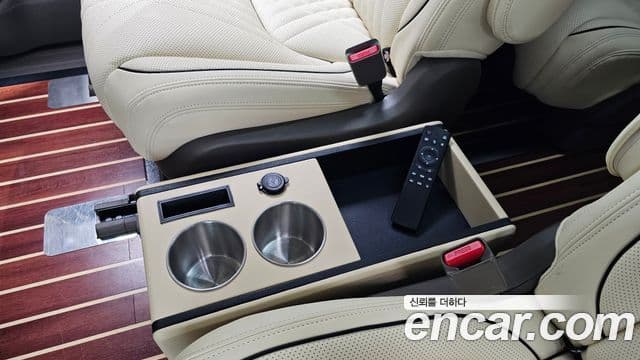 Kia Carnival 4세대 бензин 9인승 High Limousine(компания по спецнадстройкам), 2023 17