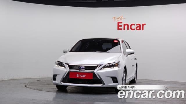 Lexus CT200h ZWA10, 2017 3