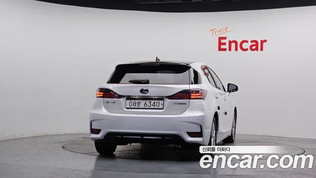 Lexus CT200h ZWA10, 2017 4