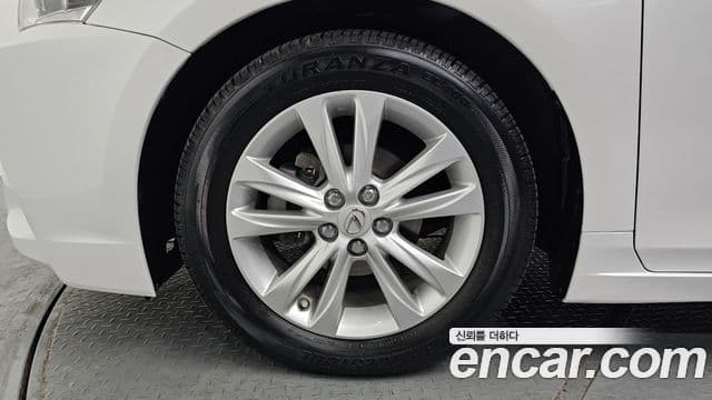 Lexus CT200h ZWA10, 2017 все фото