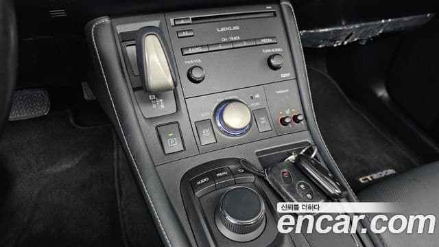 Lexus CT200h ZWA10, 2017 9