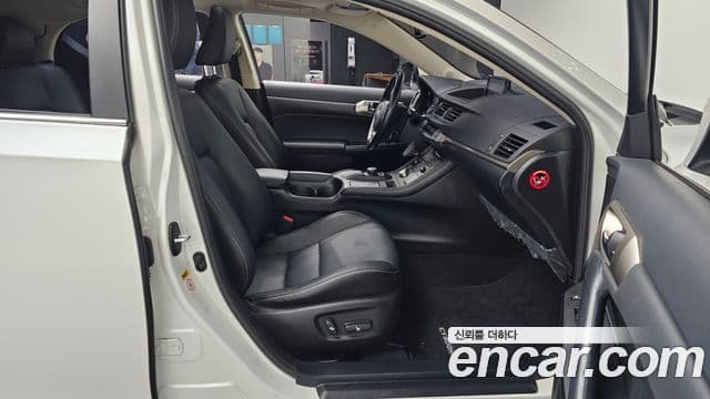 Lexus CT200h ZWA10, 2017 11