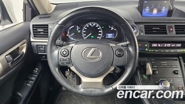 Lexus CT200h ZWA10, 2017 13