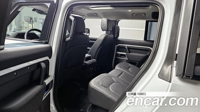 Land Rover Defender (L663) 110 D250 SE, 2023 11