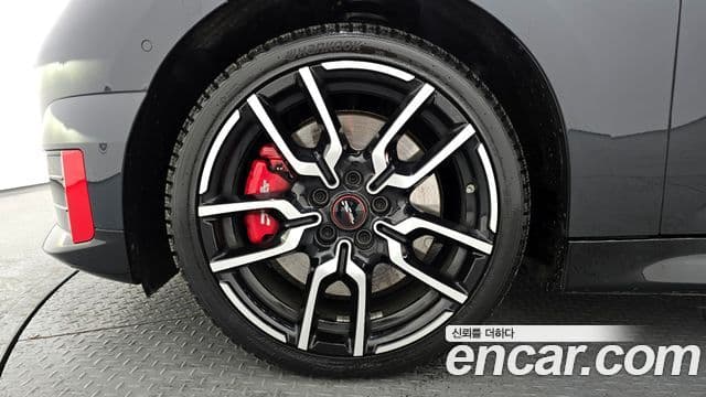 Mini Cooper Электрический (Electric) 4세대 JCW, 2025 все фото