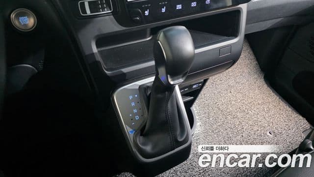 Hyundai Staria Modern, 2023 9