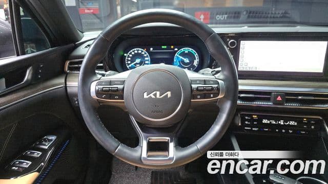 Kia K5 гибрид 3세대 Signature, 2022 13