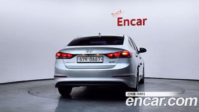 Hyundai Avante AD 1.6 e-VGT Smart, 2016 4