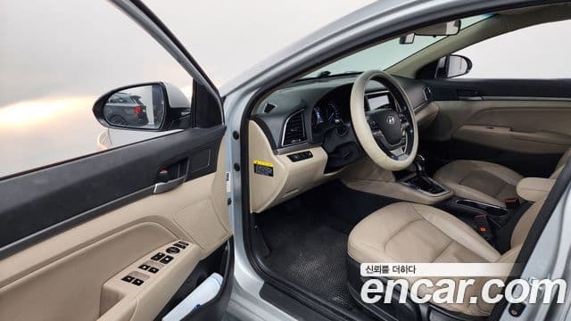 Hyundai Avante AD 1.6 e-VGT Smart, 2016 10